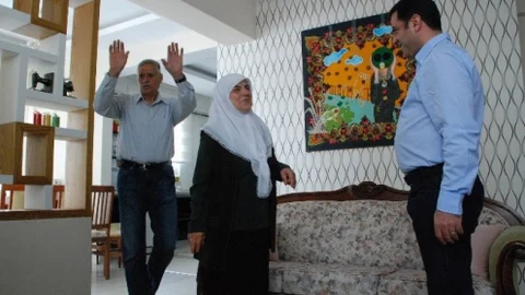 Selahattin Demirtaş Seçim İçin Ailesini Ziyaret Etti