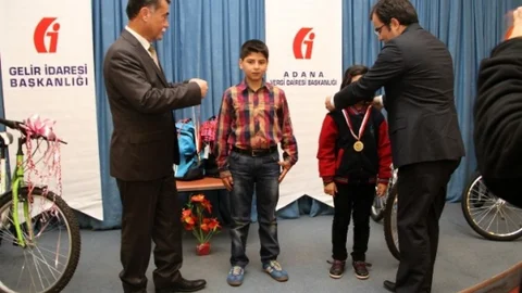 Adana'da Masa Tenisi Turnuvası Ödül Töreni