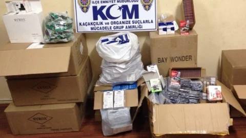 Alanya'da Gümrük Kaçağı Aksesuarlar Ele Geçirildi