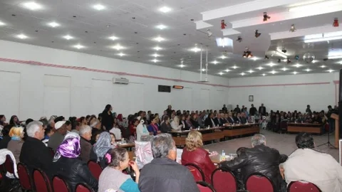 Gördes'te Romanlar Günü Coşkuyla Kutlandı