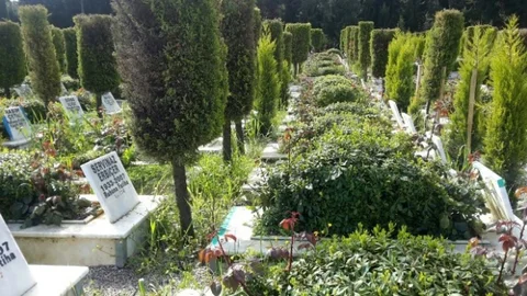 Turgutlu'da Mezarlıklar Temizlendi