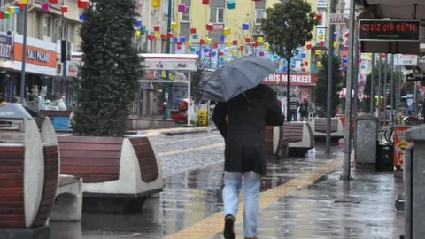 Balıkesir'de Fırtına ve Yağmur Sorun Yarattı