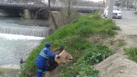 Edremit'te Dere Yatakları Temizleniyor