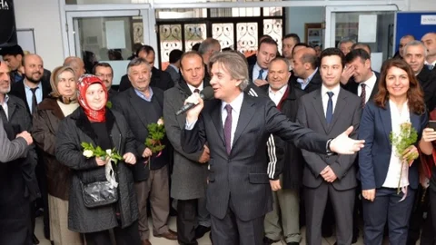 Beyoğlu'nda Öğrencilerden Başkan'a Sevgi Gösterisi