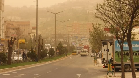 Mardin Kızıla Büründü