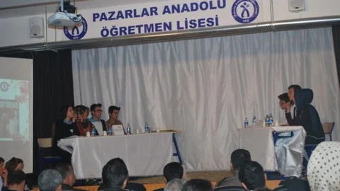 Pazarlar Anadolu Lisesi'nde Münazara Düzenlendi
