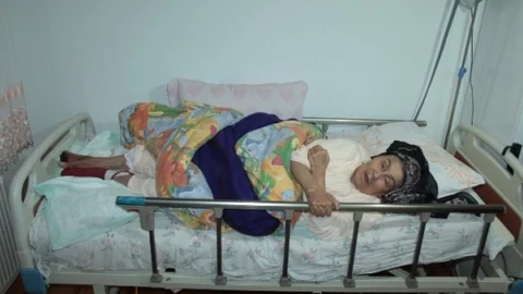 90 Yaşındaki Kadının Hastaneden Çıkışı Tartışma Yarattı