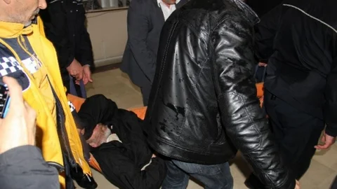 Bursa'da Çatıya Çıkan Adam İntihara Kalkıştı