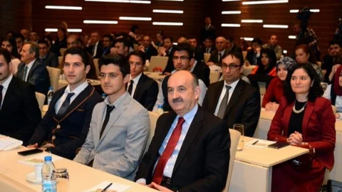 Adnan Menderes Üniversitesi'nden Genç Hekimler Sunum Yaptı