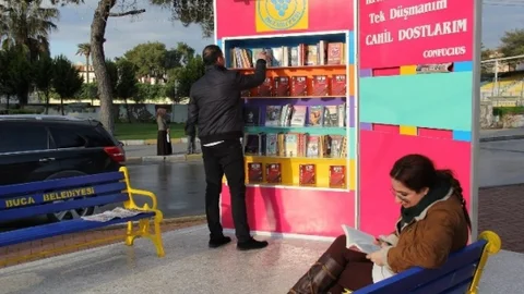 Buca'da Sokak Kütüphaneleri Açıldı