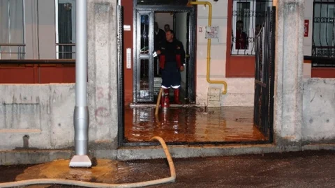 Malatya'da Su Borusu Patladı