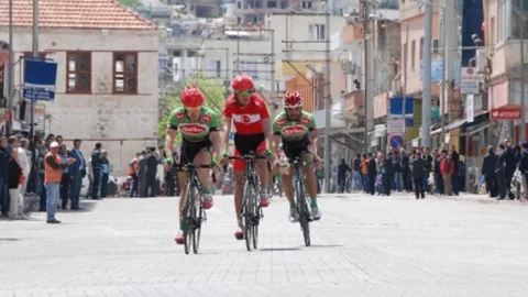 Mersin'de Uluslararası Bisiklet Turu Düzenlendi