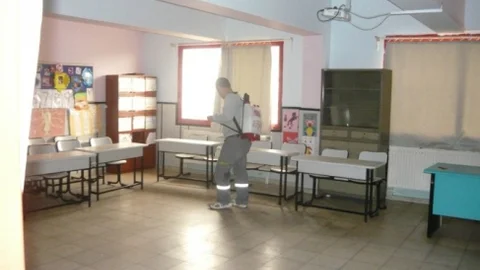 Akbük İlkokulu İlaçlama Çalışmaları Tamamlandı
