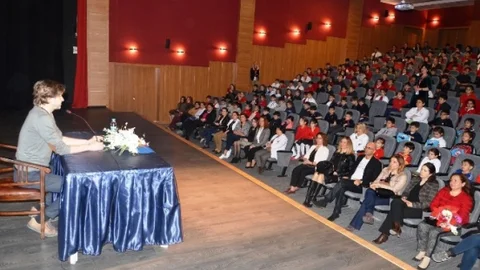 Tan Sağtürk Malatya'da Hayranlarıyla Buluştu