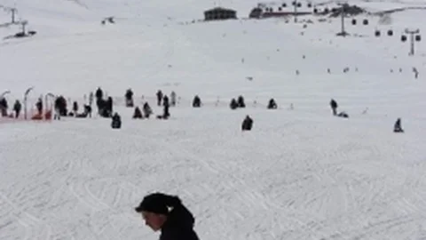 Erciyes Kayak Merkezi'nde Kayak Keyfi Devam Ediyor