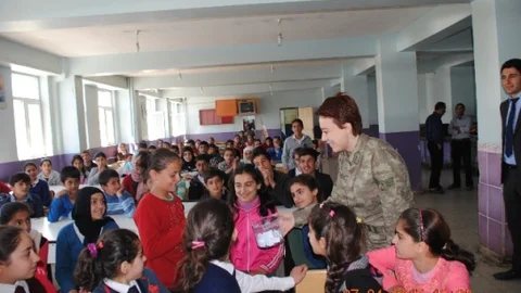 Hakkari'de Ailelere Çocuk İstismarı Eğitimi