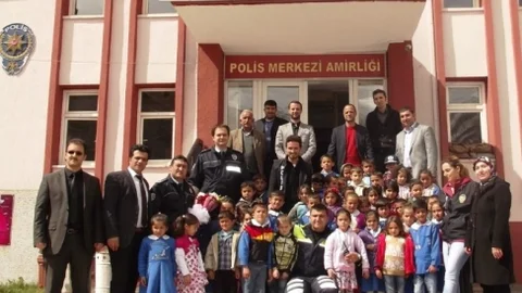 Van'da Öğrencilere Kırtasiye Desteği