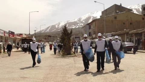Gevaş’ta Çöp Toplama Kampanyası