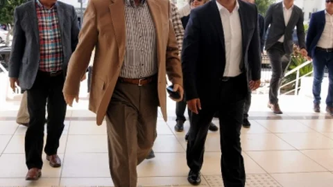 Deniz Baykal'dan Uysal'a Ziyaret