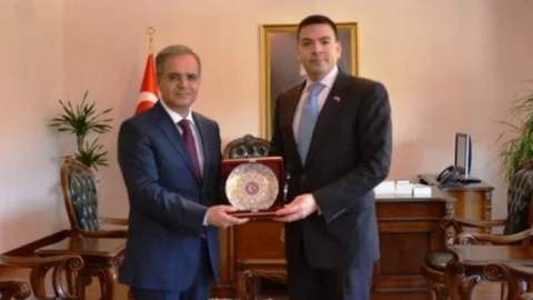 John L. Espinoza Vali'yi Ziyaret Etti