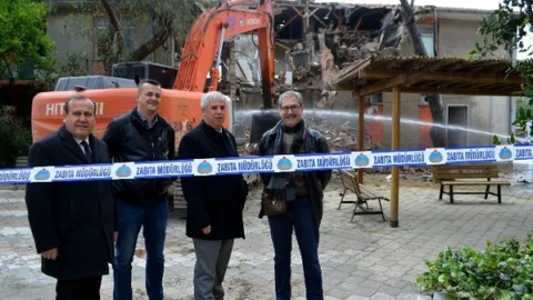 Söke'de Eski Jandarma Binası Yıkıldı