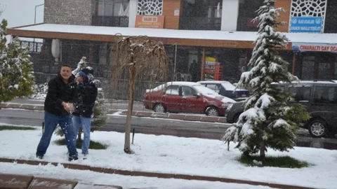 Kayseri'de Nisan Ayında Kar Yağışı