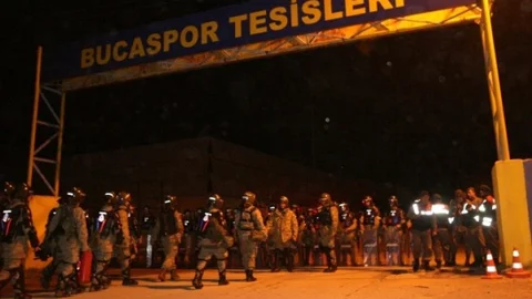 Bucasporlu Taraftarlar Otobüsü Engelledi