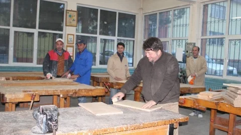 Tosya'da Mobilya Kursu Açıldı