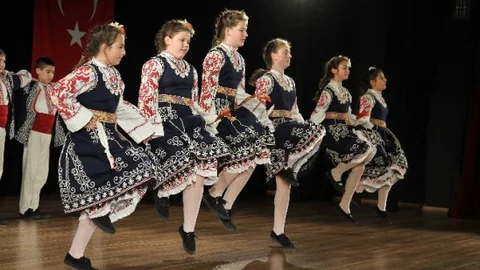 Dünya Çocukları Karşıyaka'da Bir Araya Geliyor