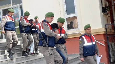 Adana'da Güvercin Hırsızları Yakalandı