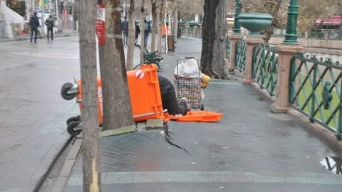 Eskişehir'de İlginç Çöp Kutusu Olayı