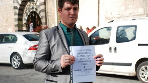 Gaziantep’te Yerde Bulunan Para İçin Afiş Asıldı