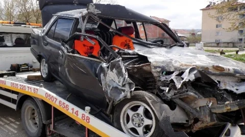 Adıyaman'da Minibüs Otomobille Çarpıştı