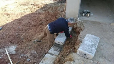 Dilovası'nda Kaldırımlar Onarılıyor