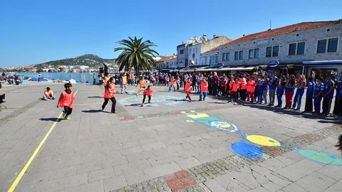 Foça'da Çocuk Oyunları Şenliği