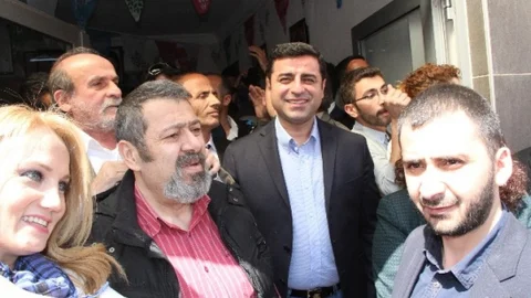 Selahattin Demirtaş Akhisar'da Buluştu