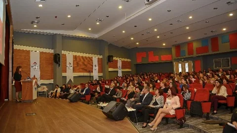 Çift Dilli Eğitim Konferansı İstanbul'da Yapıldı