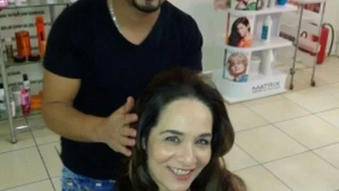 Neşe Erberk Aydın'da Saç Bakımı Yaptırdı