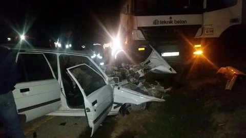 Bursa'da Betona Çarpan Araç Kazası