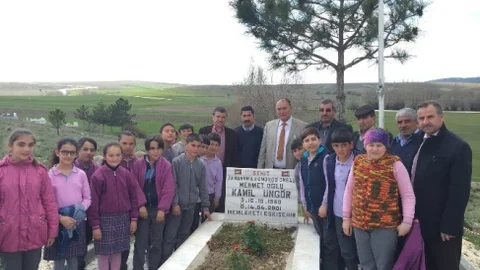 Seyitgazi'deki Öğrencilerden Anlamlı Ziyaret