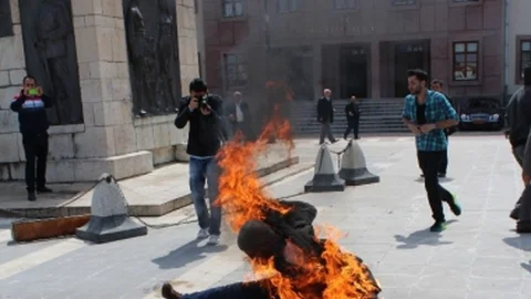 Malatya Valiliği Önünde Kendini Yaktı