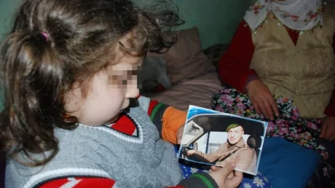 Küçük Kızın Zorlu Hayatı