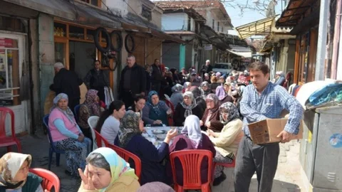 Kula'da 3 Bin Kişi Bir Araya Geldi