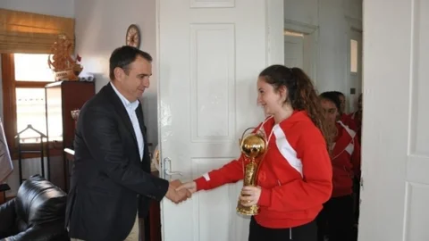 Ayvalık'ta Voleybol Takımı Kabulü