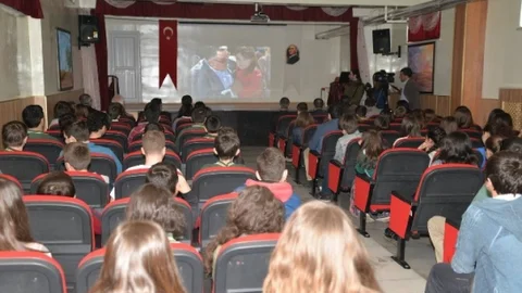 Çanakkale Belgeseli 10 Bin Öğrenci İzledi