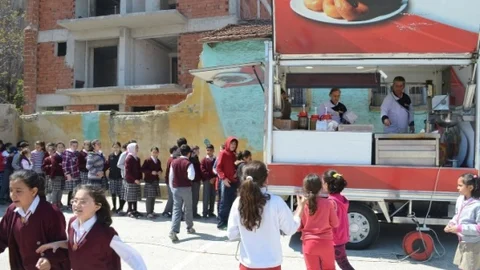 Kula'da Bin Öğrenciye Lokma İkramı