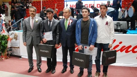 Adana'da Öğrencilere Ödüller Verildi