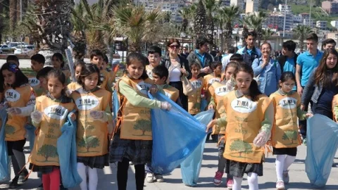 Kuşadası'nda Temizlik Etkinliği Düzenlendi