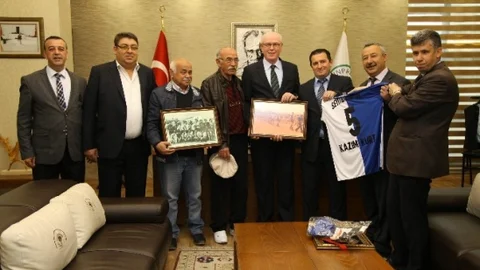 Kazım Kurt’a Nostaljik Hediye Verildi