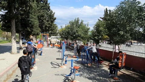 Erdemli'de Okul ve Parklara Oyun Grupları